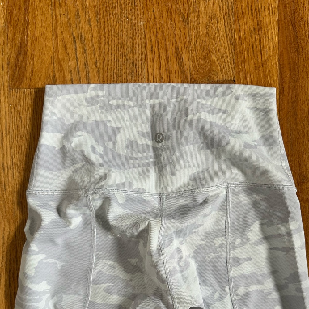 Lululemon Size 6 Wunder Under Jacquard    Worn once